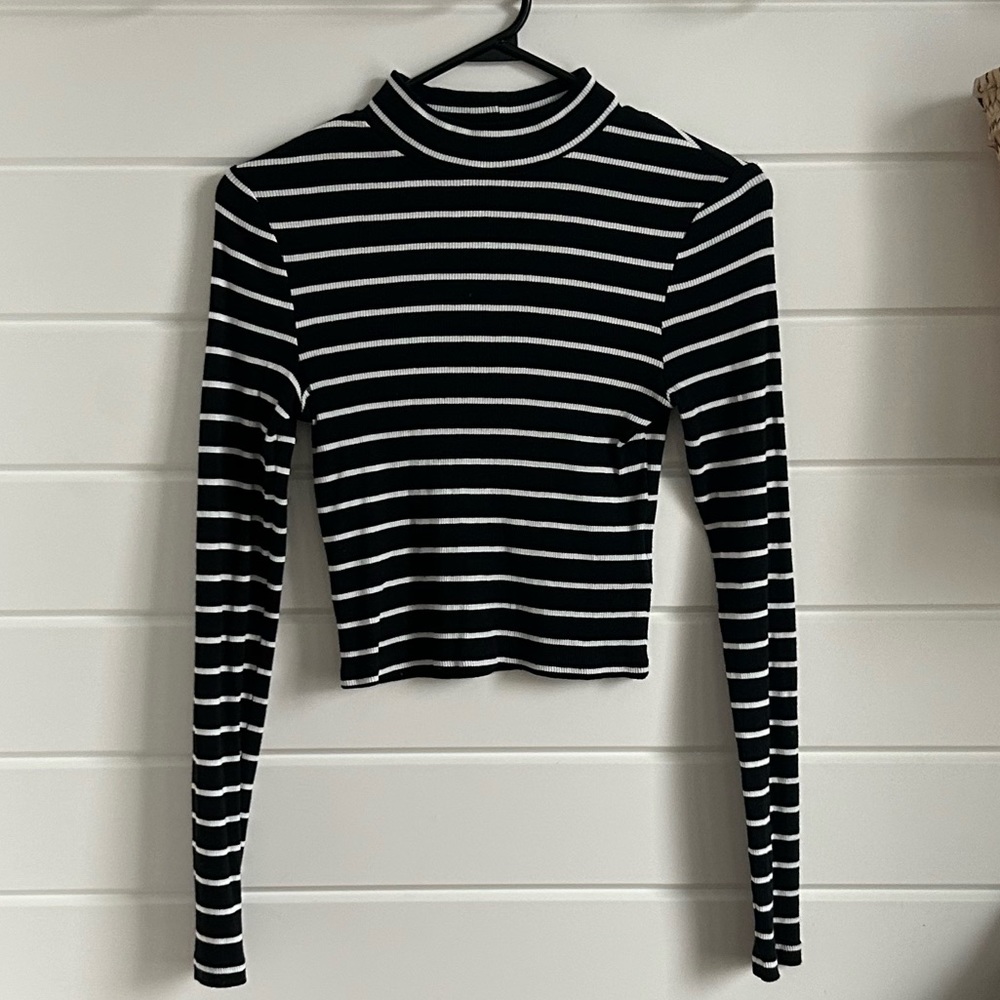 H&M Ribbed Long Sleeves Mock Neck Crop Top